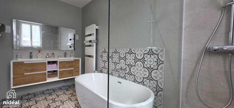 Maison - 178 m² - 8 pièces