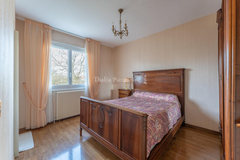 Maison - 220 m² - 7 pièces