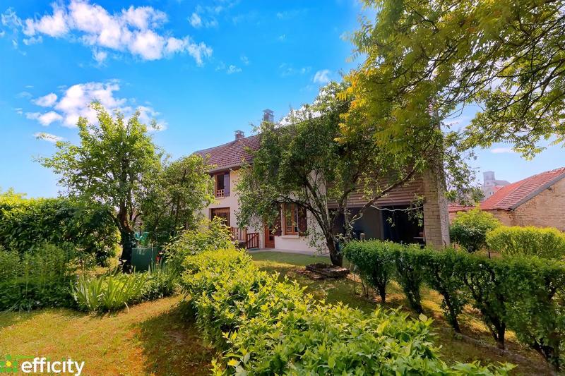 Maison de village - 130 m² - 6 pièces