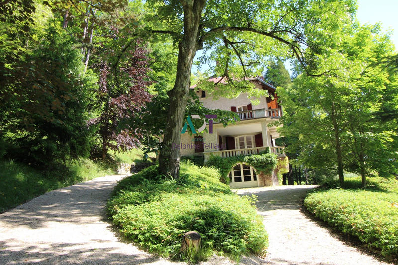 Maison - 300 m² - 12 pièces