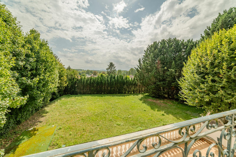 Maison - 342 m² - 8 pièces