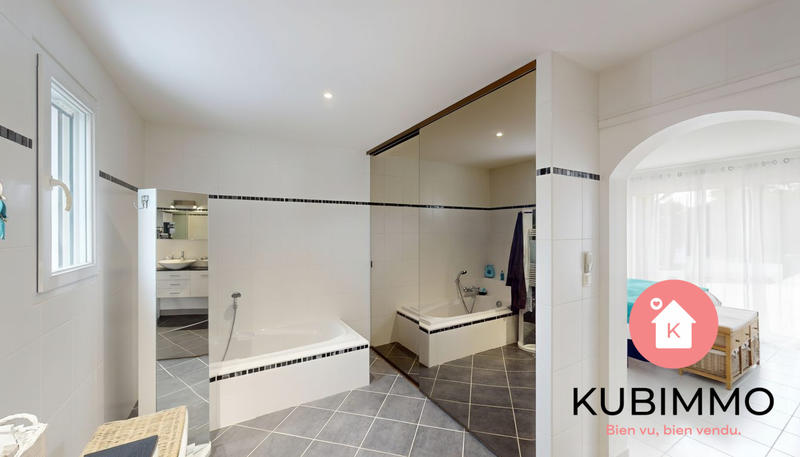 Maison - 214 m² - 8 pièces