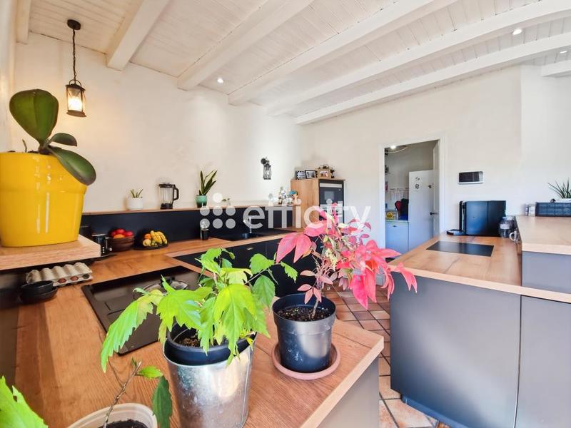 Demeure - 649 m² - 10 pièces