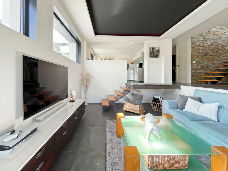 Maison - 233 m² - 7 pièces