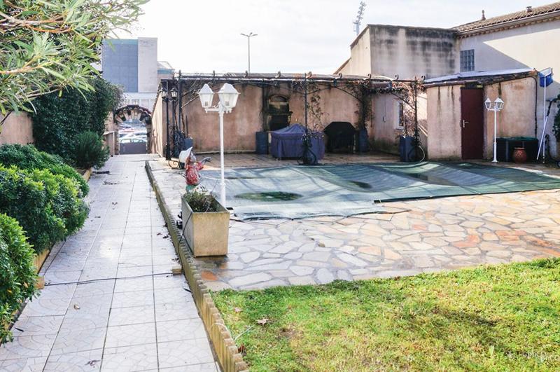 Maison - 219 m² - 10 pièces