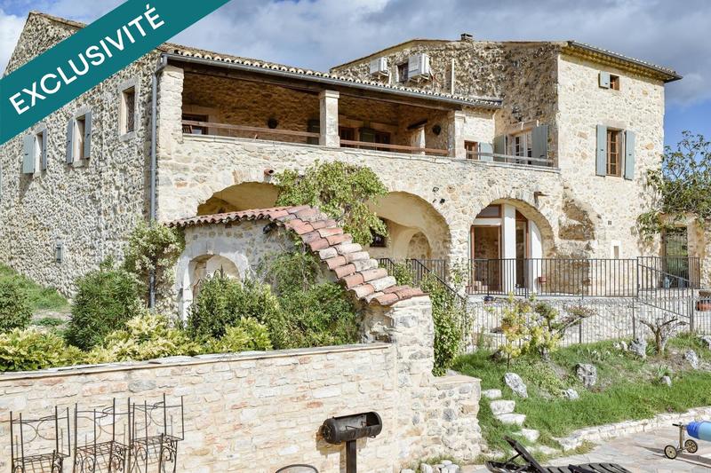 Maison - 465 m² - 15 pièces