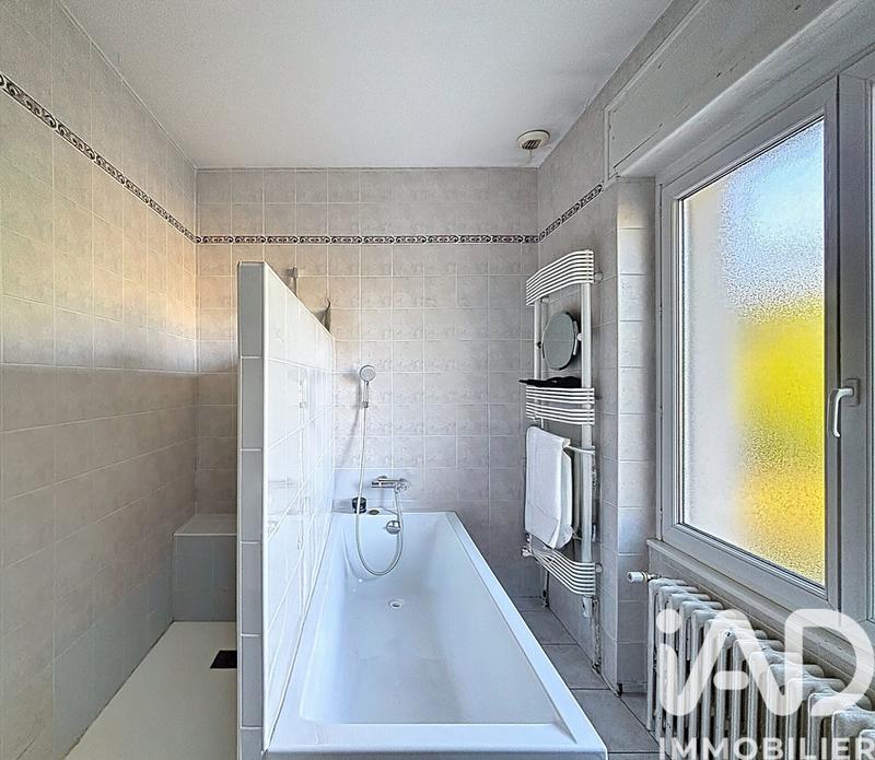 Maison - 282 m² - 8 pièces