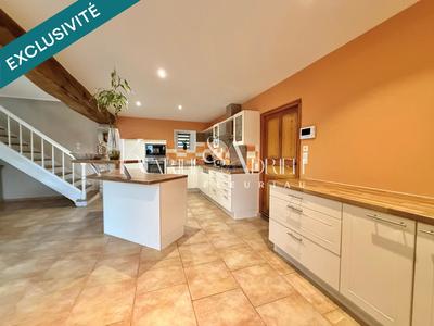 Maison - 210 m² - 6 pièces