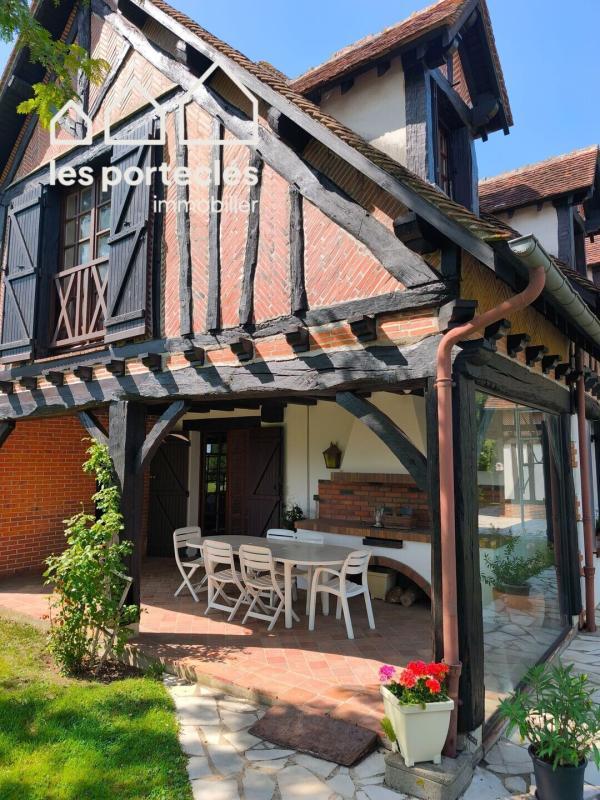 Demeure - 267 m² - 11 pièces