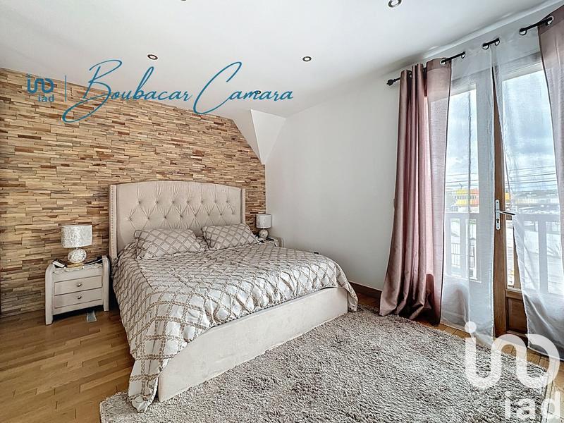 Maison - 203 m² - 8 pièces