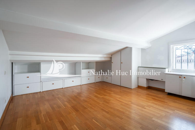 Demeure - 262 m² - 8 pièces