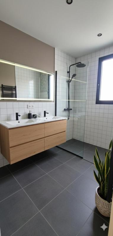 Demeure - 90 m² - 6 pièces