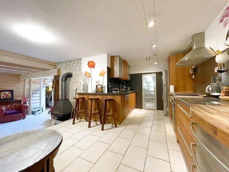 Propriété - 198 m² - 8 pièces