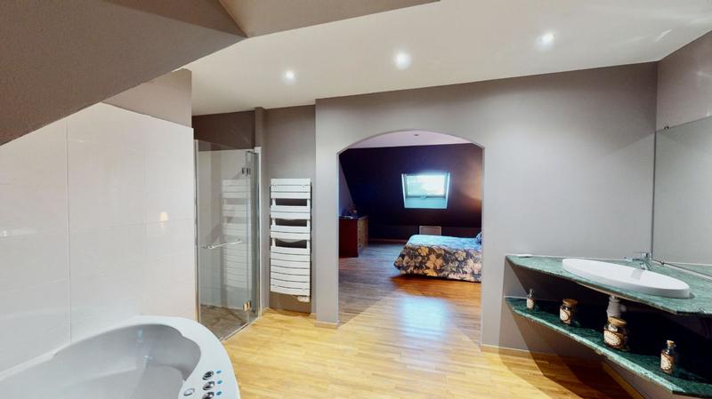 Maison - 314 m² - 11 pièces