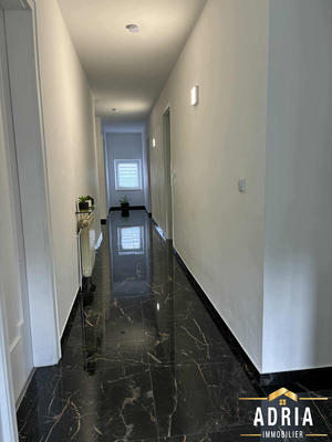 Maison - 206 m² - 7 pièces