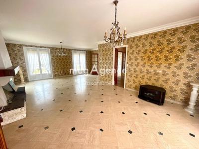 Maison - 234 m² - 8 pièces