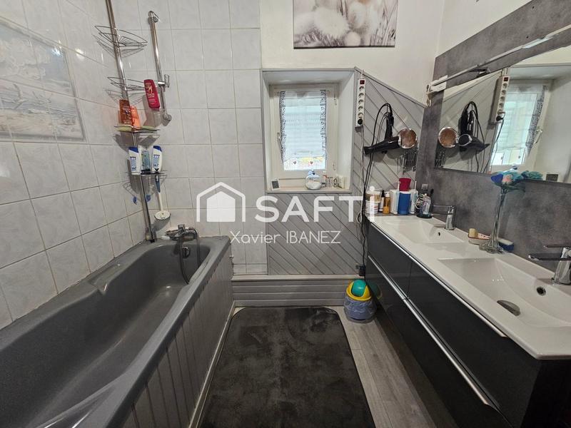 Maison - 234 m² - 9 pièces