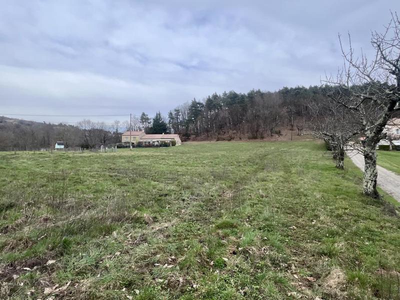 Terrain constructible - 1 700 m²