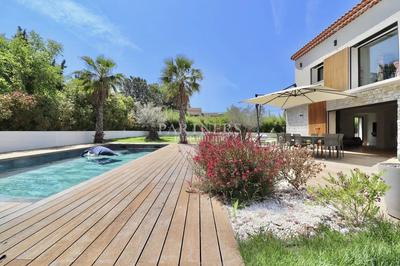 Maison - 240 m² - 6 pièces