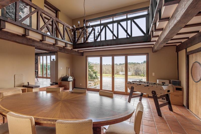 Propriété - 564 m² - 16 pièces