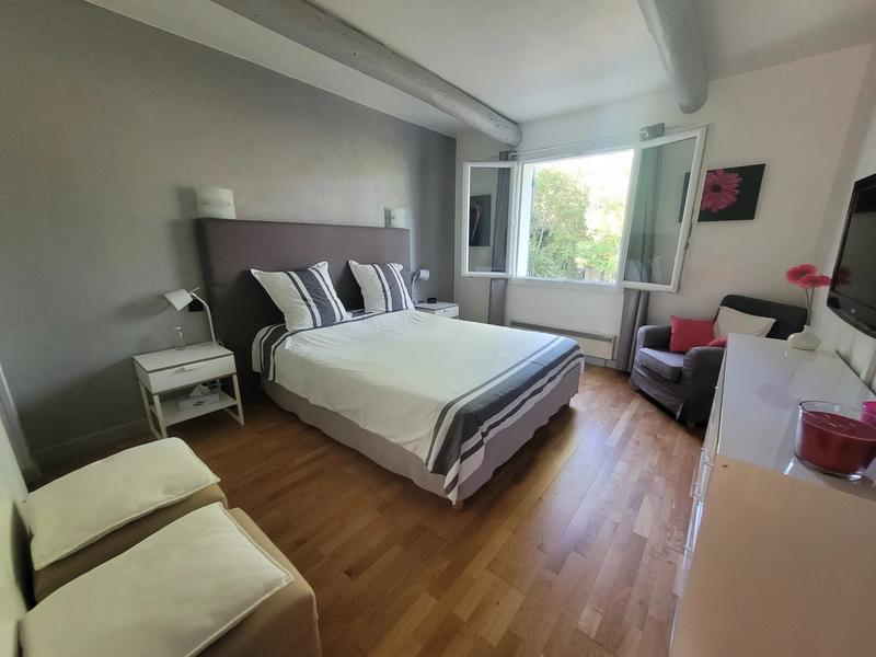 Villa - 243 m² - 11 pièces