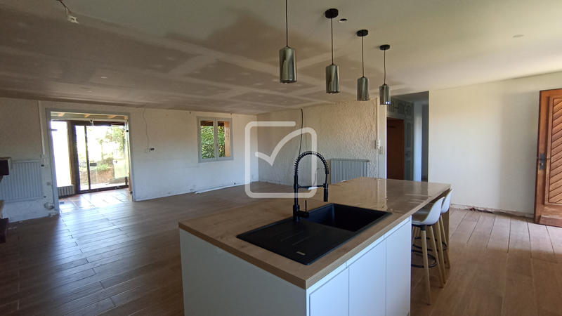 Maison - 180 m² - 7 pièces