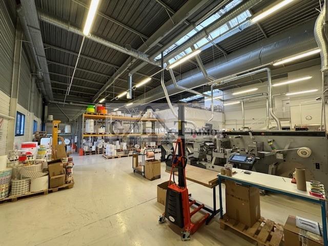 Entrepôt - 1 626 m²