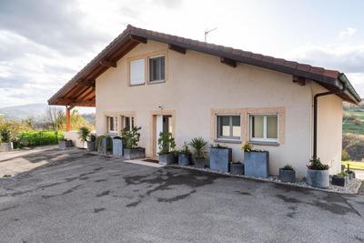 Maison - 218 m² - 9 pièces