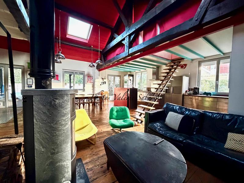 Maison - 210 m² - 6 pièces