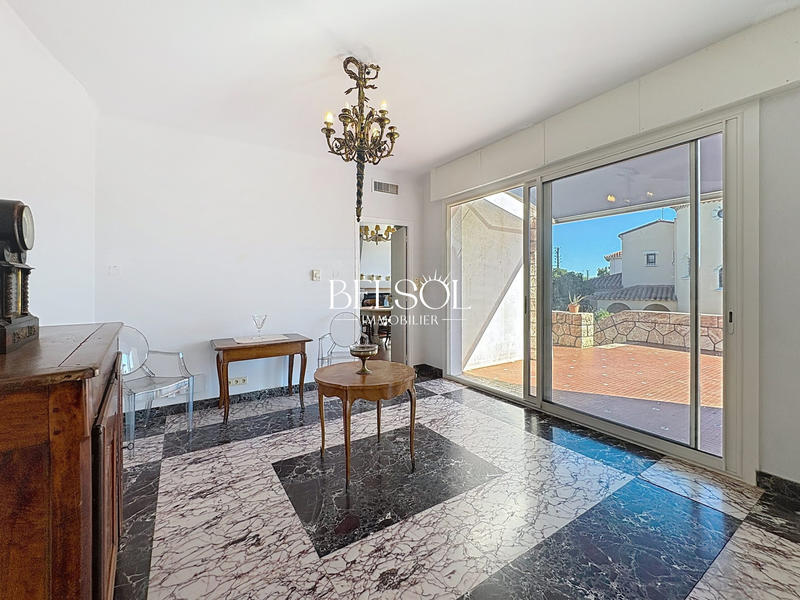 Villa - 220 m² - 5 pièces