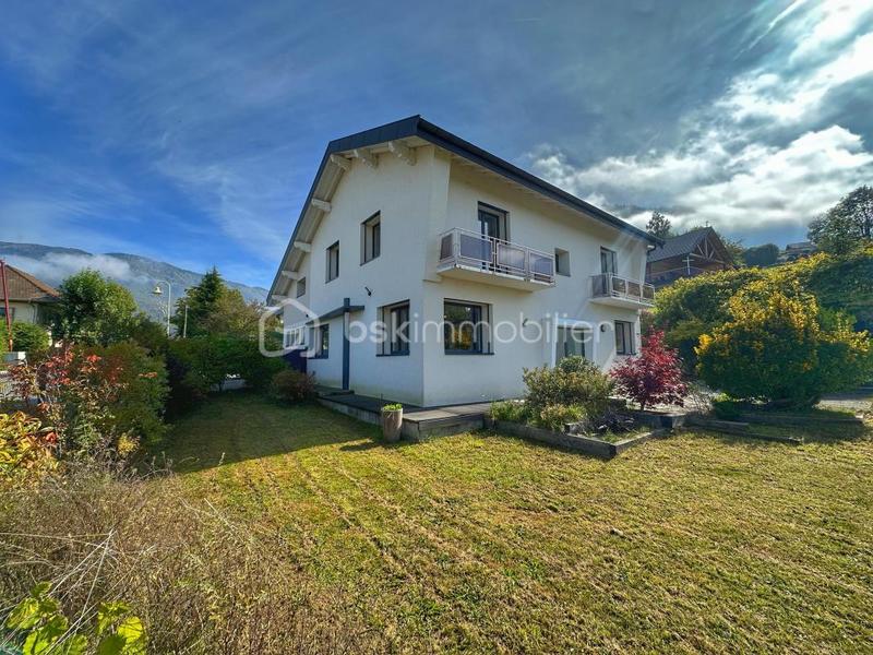 Propriété - 220 m² - 6 pièces