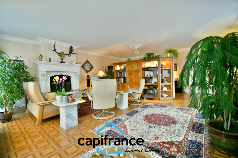 Maison - 297 m² - 6 pièces