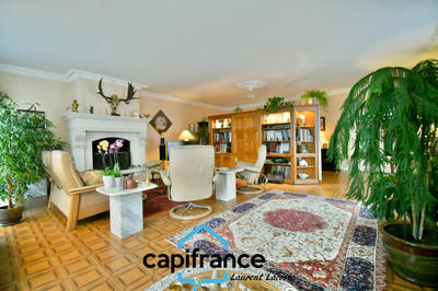 Maison - 297 m² - 6 pièces