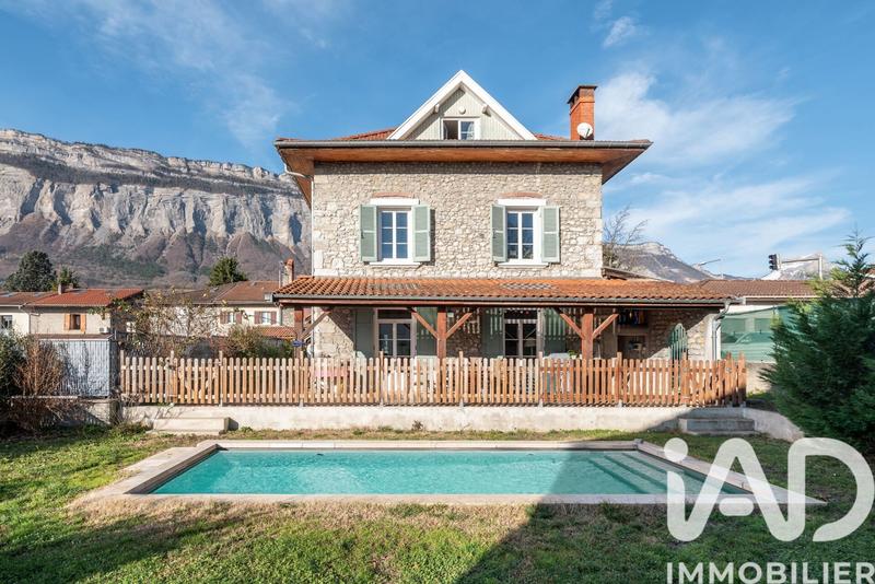 Maison - 275 m² - 8 pièces