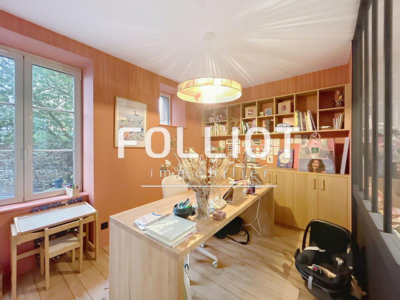 Maison - 240 m² - 8 pièces