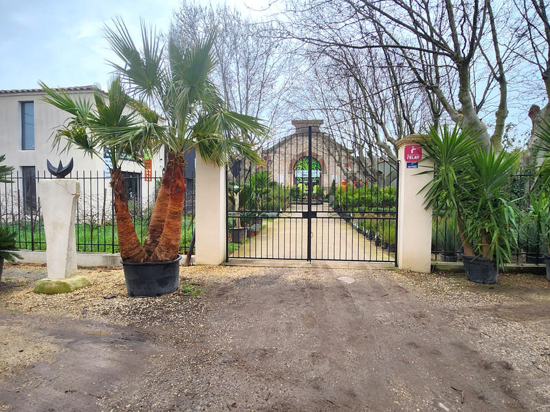 Local commercial - 200 m² - 3 pièces