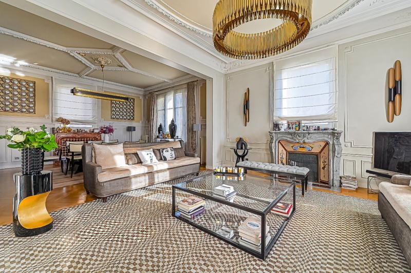 Maison - 340 m² - 8 pièces