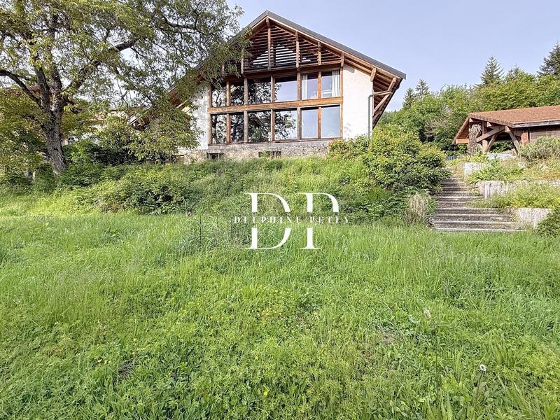 Maison - 300 m² - 6 pièces