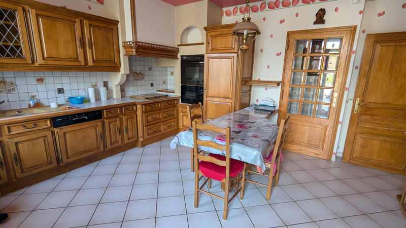 Maison - 208 m² - 6 pièces