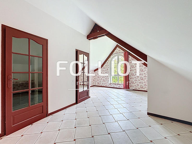 Maison - 201 m² - 7 pièces