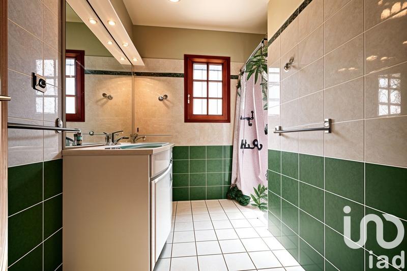 Maison - 196 m² - 7 pièces