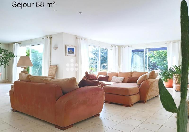 Maison - 203 m² - 6 pièces