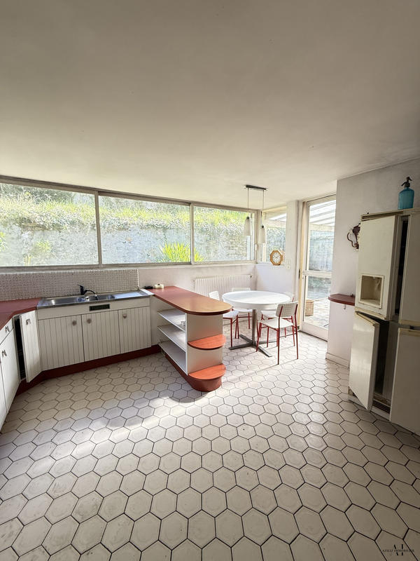 Maison - 216 m² - 6 pièces