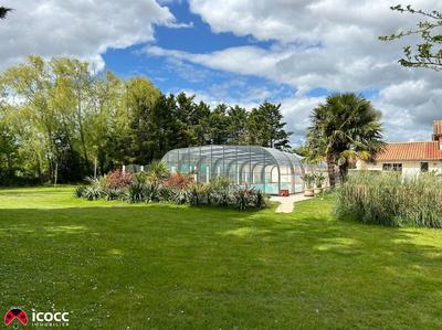 Propriété - 240 m² - 11 pièces