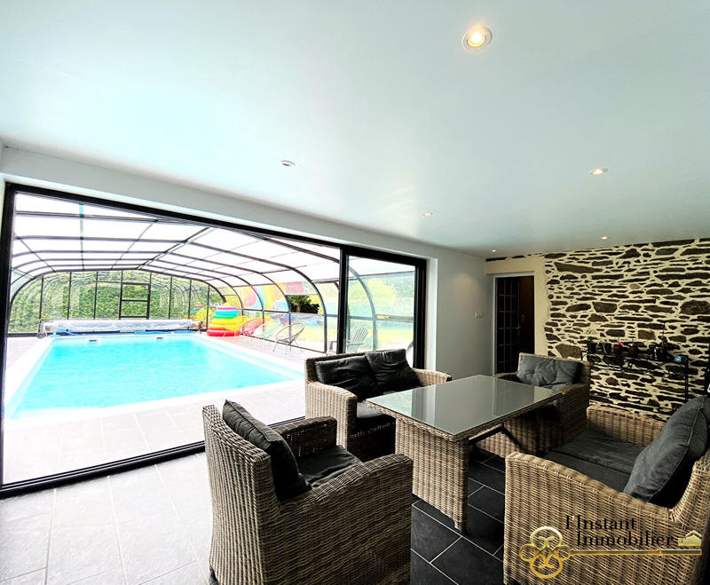 Demeure - 271 m² - 10 pièces