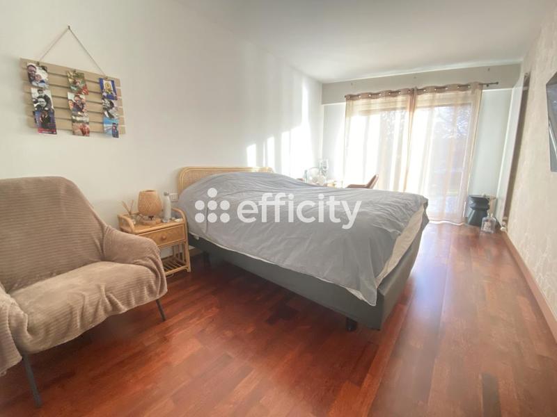 Maison - 180 m² - 8 pièces