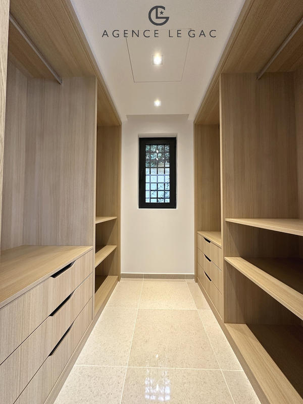 Villa - 180 m² - 5 pièces