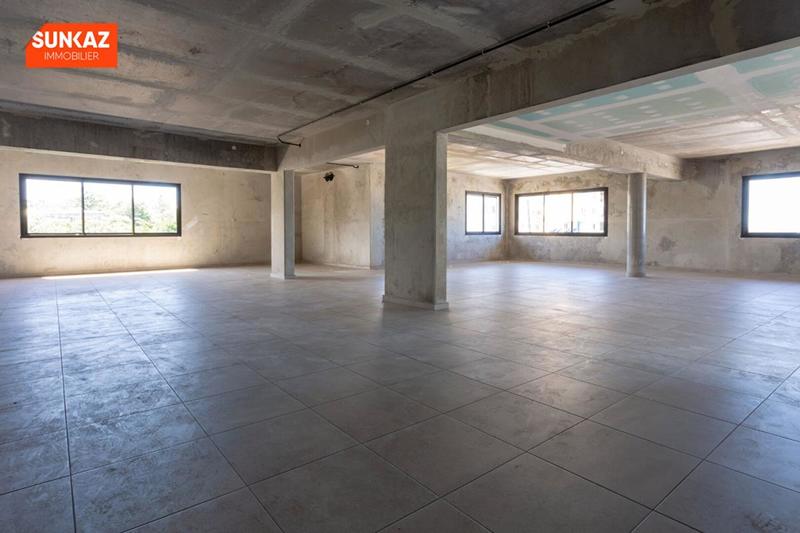 Local commercial - 213 m² - 1 pièce