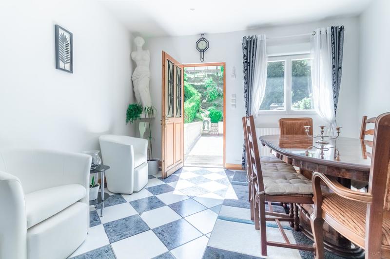 Maison - 228 m² - 8 pièces