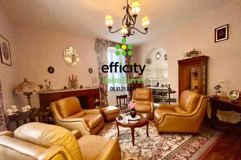 Maison - 220 m² - 6 pièces